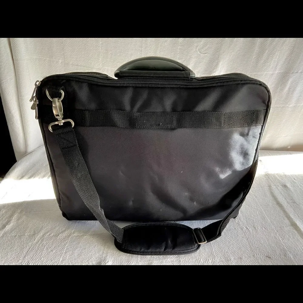 Targums Laptop Briefcase Black Poly W Plastic Handles & Shoulder Strap TV Prop